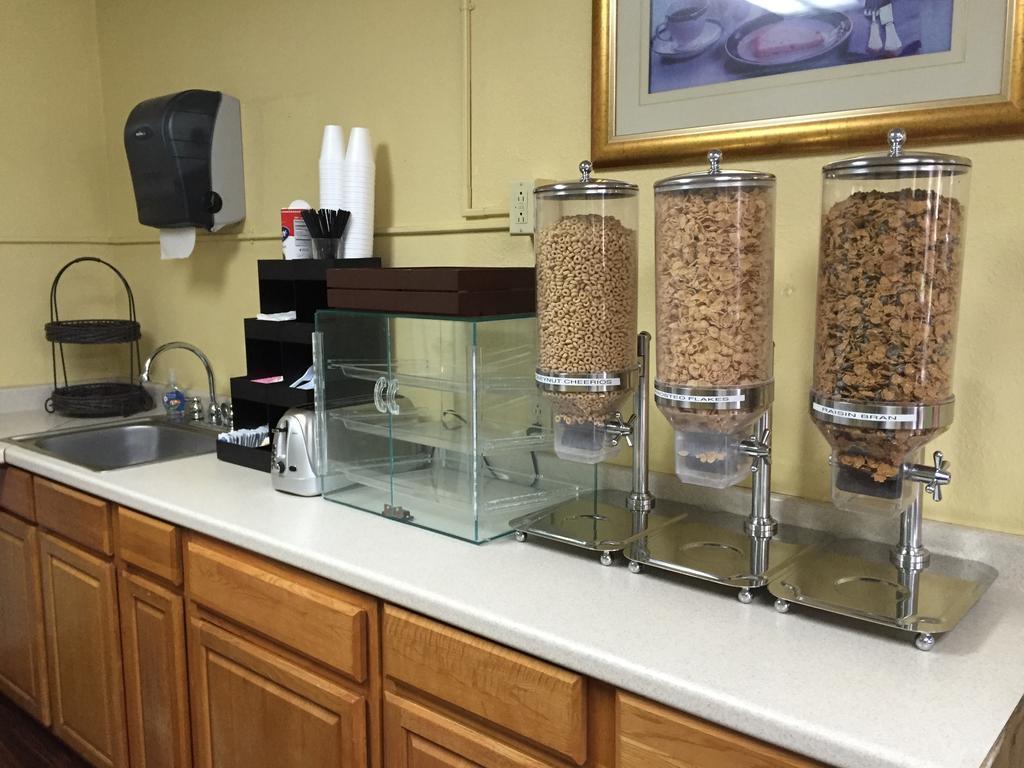 Americas Best Value Inn-Nashville/Airport South Extérieur photo